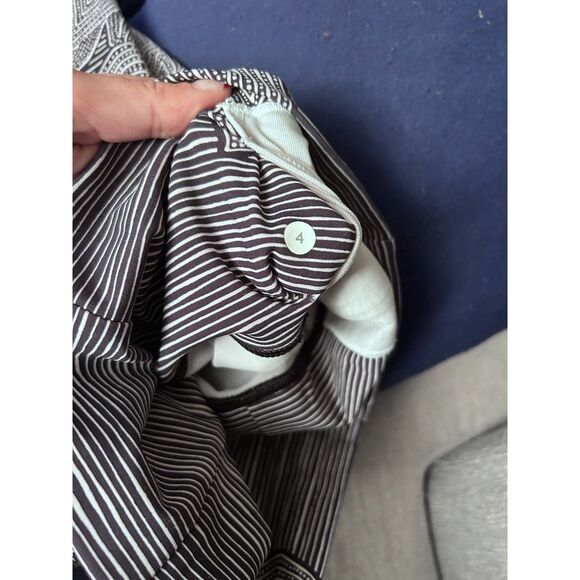 Lululemon Dottie Tribe Gray Floral Stripe Wunder Under Leggings - Picture 7 of 7